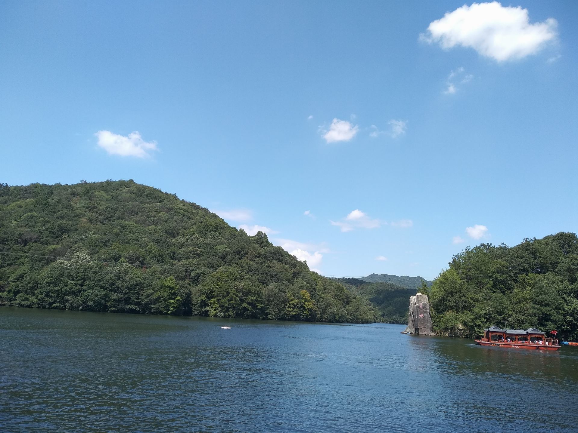 【携程攻略】武汉木兰天池景点,这里的景色很美,顺着峡谷上山,一路的