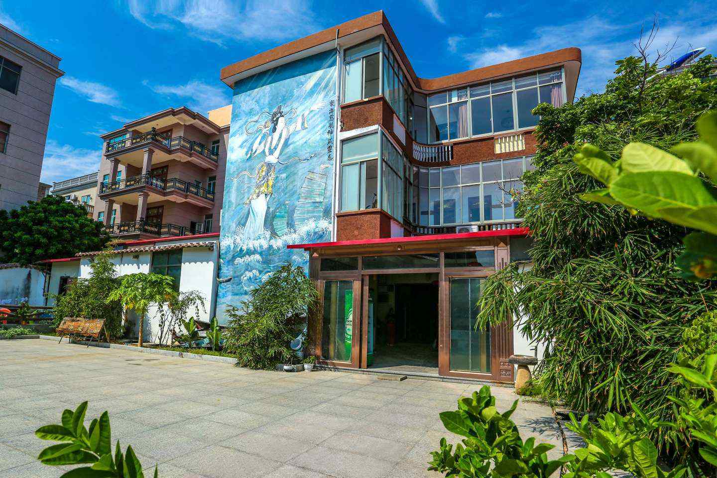 满庭芳海鲜餐厅 2.0 分   条点评 65 /人 海鲜 直线距离952m