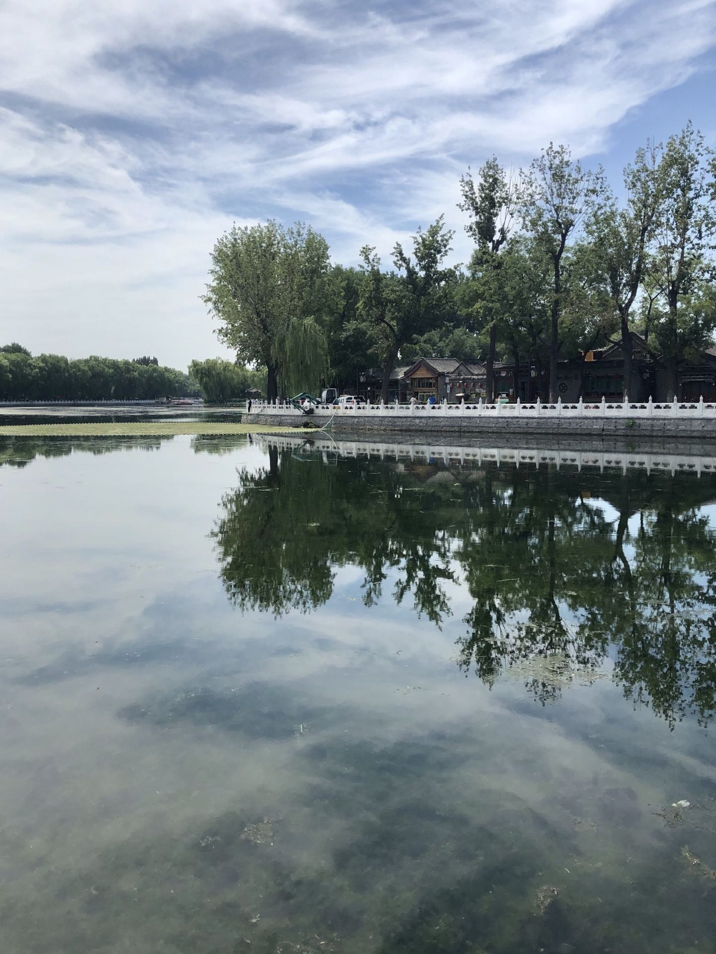 住北京站附近,想去北海公园,恭王府,什刹海,银锭桥,烟袋斜街,钟鼓楼