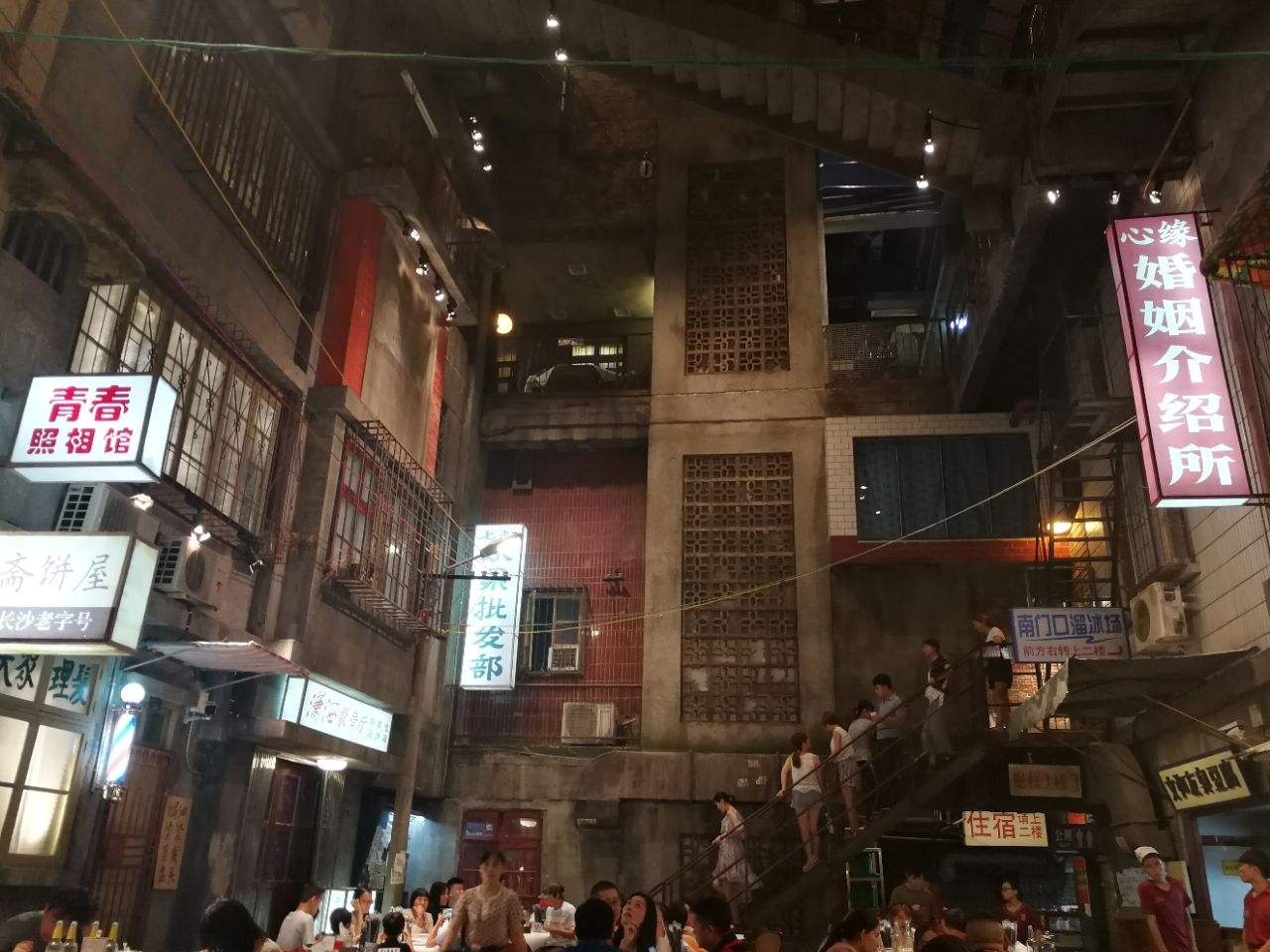 2023长沙文和友(海信广场店)美食餐厅,一走进去便有一种穿越的感觉.