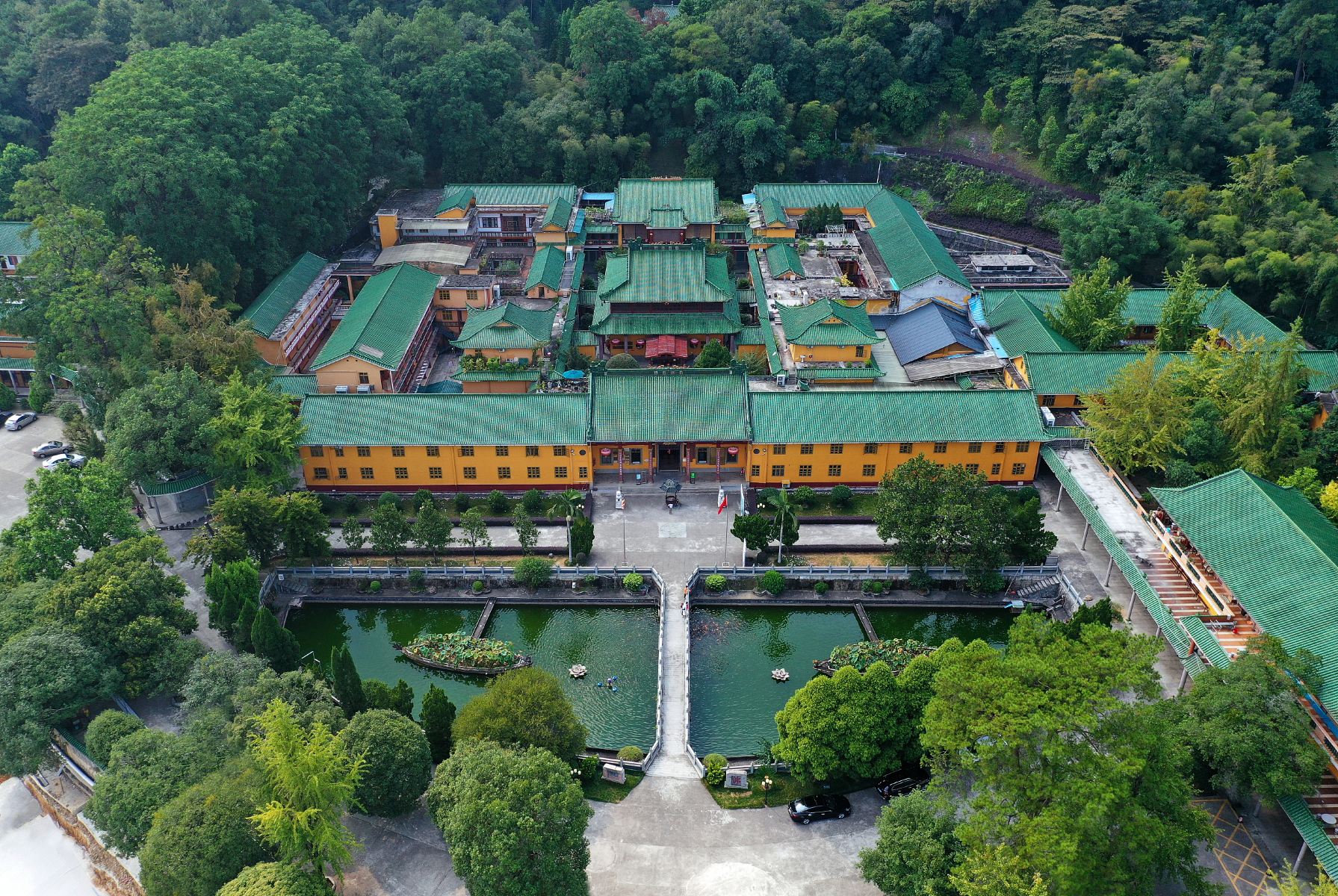 其间所创的云门佛学院也是韶关仅次于南华寺的佛学研究胜地