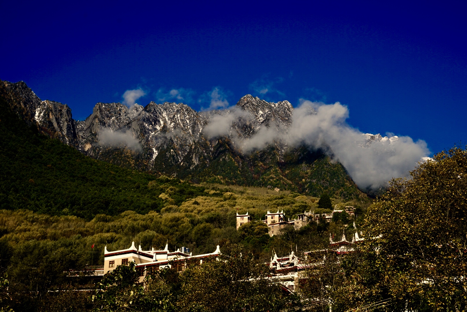 南和東南與康定縣交界,西與道孚縣毗鄰,那麼丹巴有哪些旅遊景點呢?