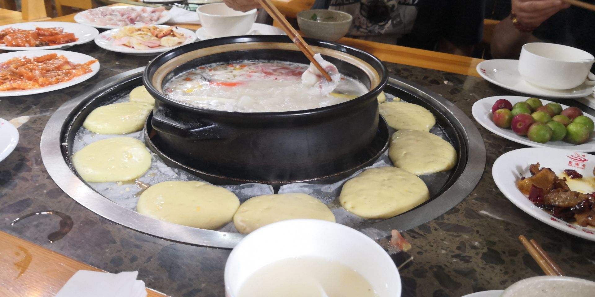 2023炭火乌鱼汤锅美食餐厅,位置还是很好找的,地图上搜.