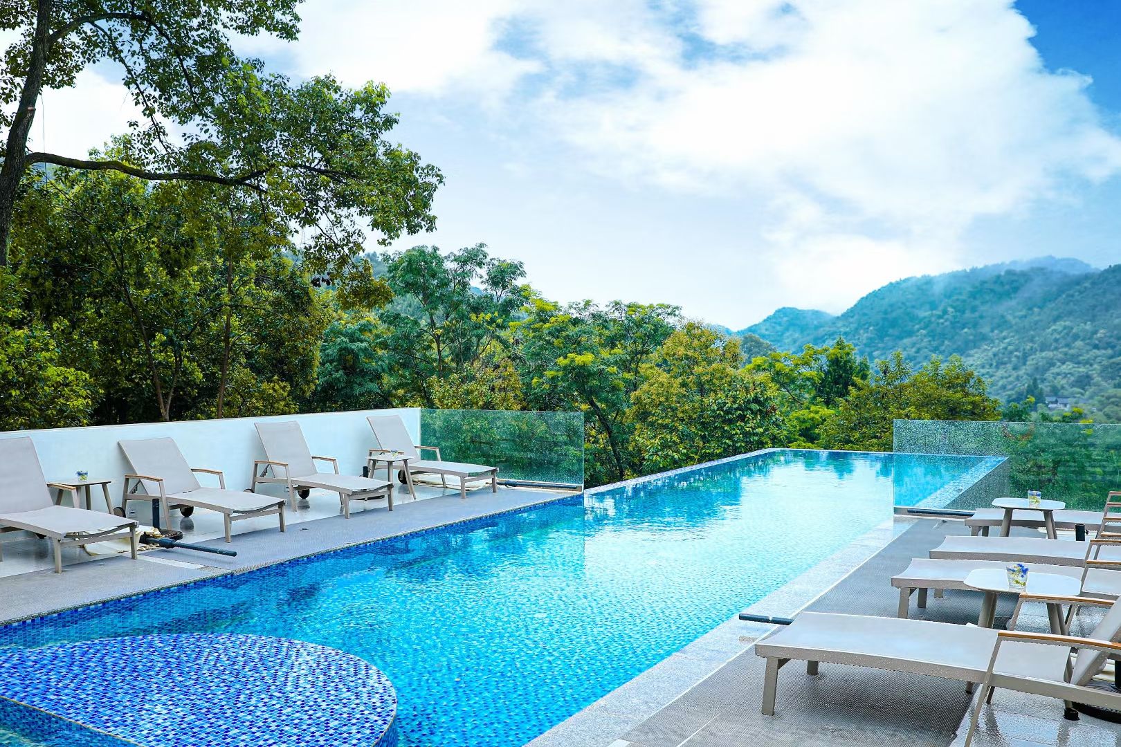 萤之森石头花园餐厅 130 /人 创意菜 直线距离314m