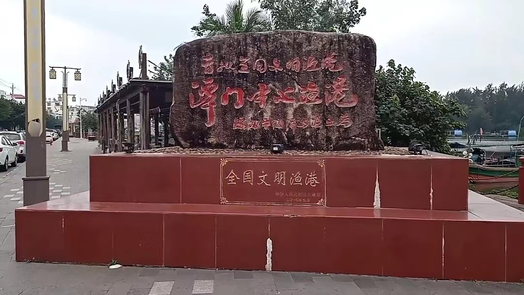 2-Day Qionghai Tour: Window of World Tropical Fruits, Red Detachment of Women Memorial Gardens