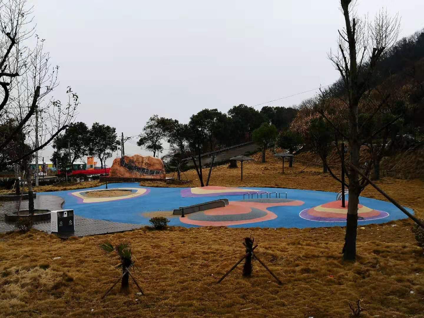 东旦时尚运动沙滩