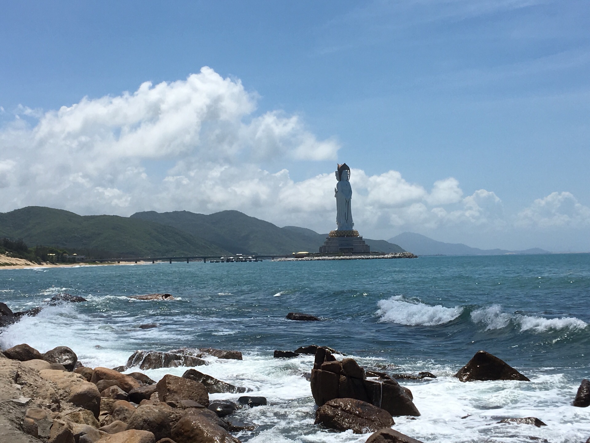 南山寺,位於海南省三亞市得南山景區內,也是我們國家最南邊的一個大寺