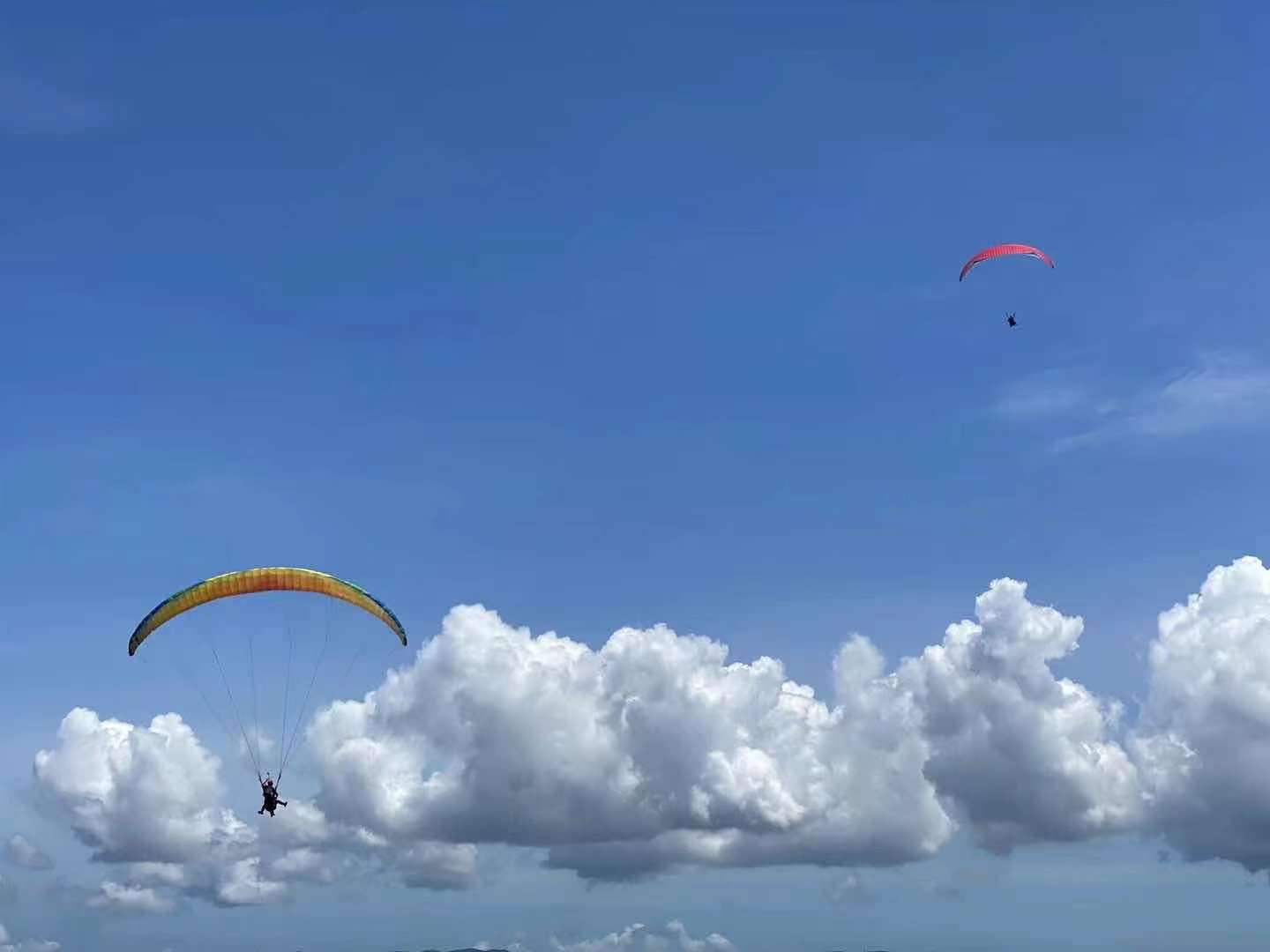 2-Day Xinhua Tour: The majestic Ziquejie Terraces, thrilling Xinhua paragliding experience