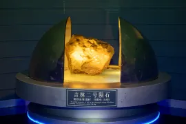 2-Day Jilin Tour: Autumn Charm of Wuxu Longlang, Scientific Exploration at Yunshi Museum