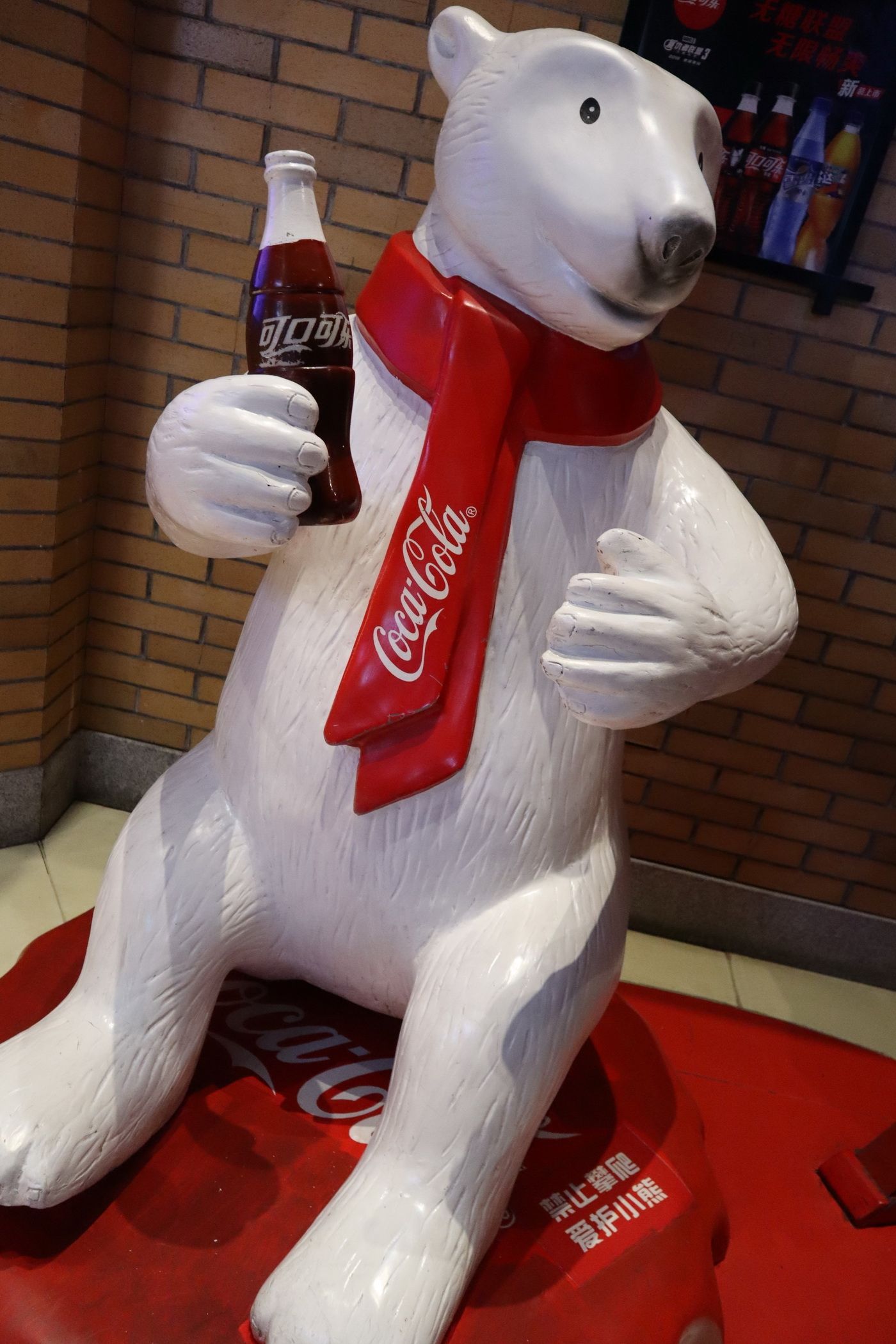 来一趟穿越之旅 可口可乐公司用憨态可掬的白熊作形象广告也是