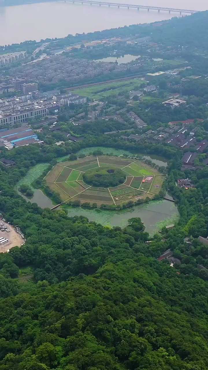 在玉皇山之巅,俯瞰八卦田…太壮观了!-携程攻略