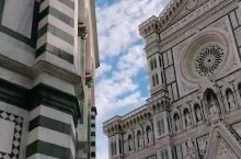 佛罗伦萨圣母百花大教堂，世界五大教堂之一，徐志摩给佛罗伦萨翻译了这样的名字——翡冷翠，感受一下