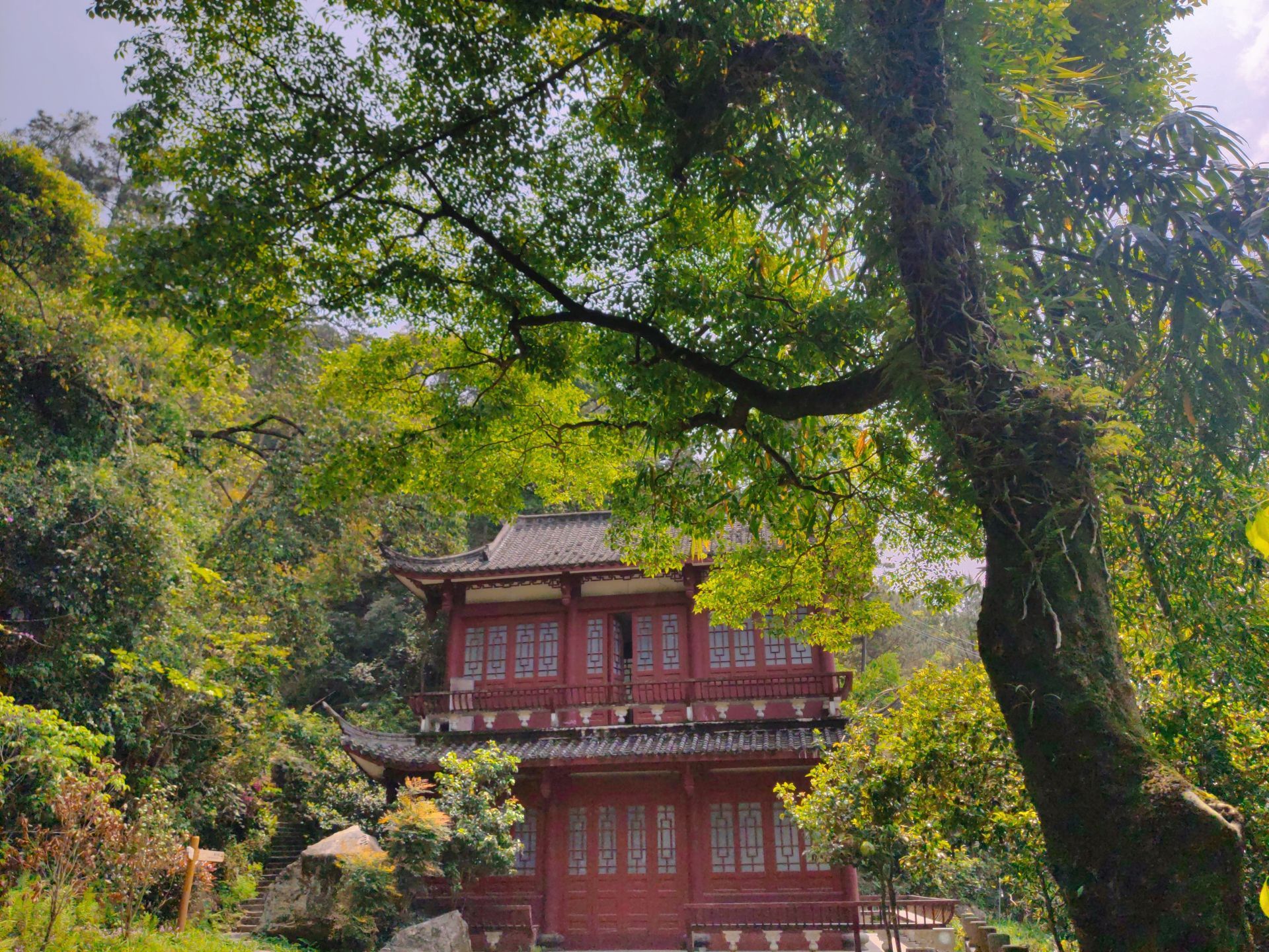 路線:十八景點遊覽--湧泉寺
從大學城出發坐地鐵2號線到鼓山站