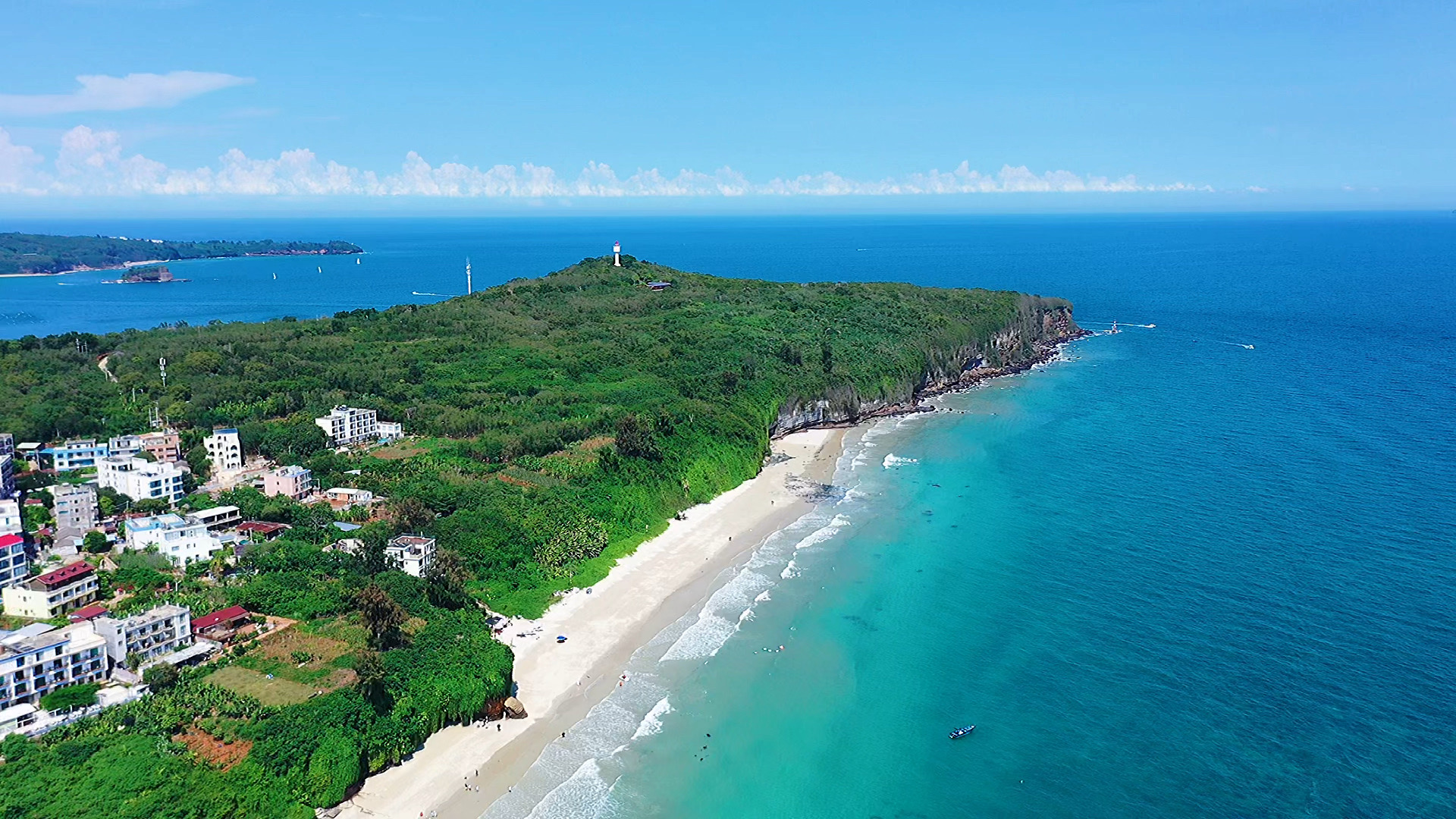 北海涠洲岛蔚蓝的海水景色迷人