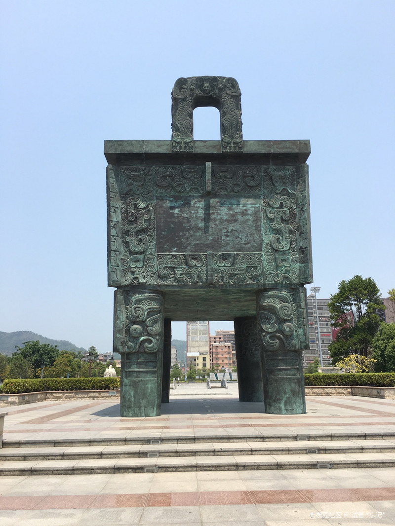 开车的朋友可导航至揭阳楼停车场,行驶过程中经由莲花大道进入临江北