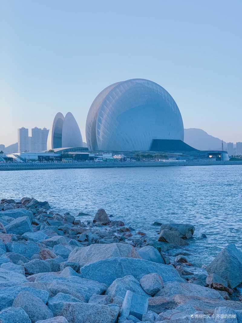 海上梦幻大贝壳90广东珠海日月贝大剧院 95今天给大家介绍的广