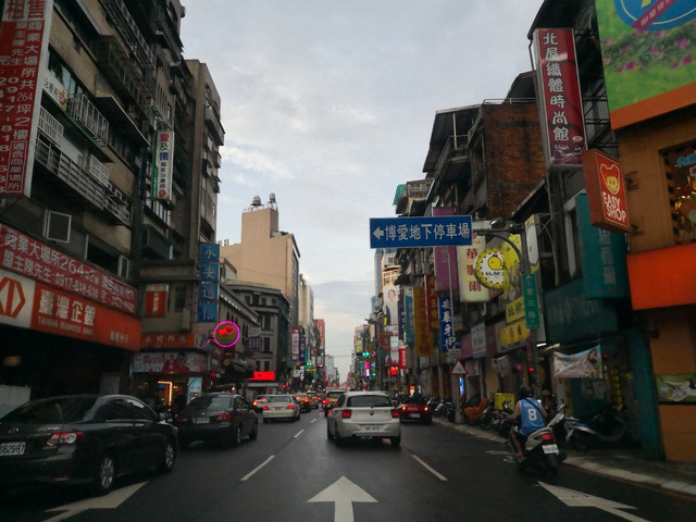 基隆廟口夜市 携程氢气球