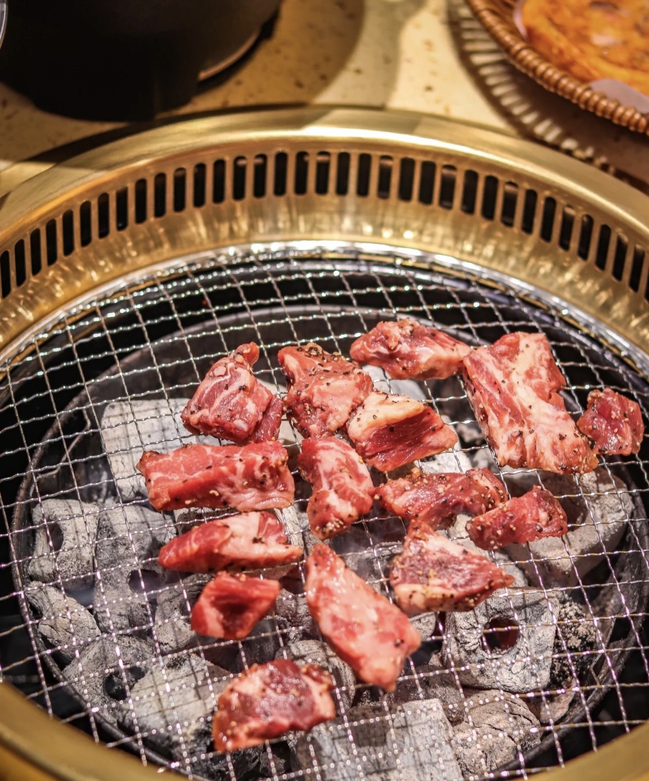 首尔的34年“枫树”烤肉店环境味道都值得推荐