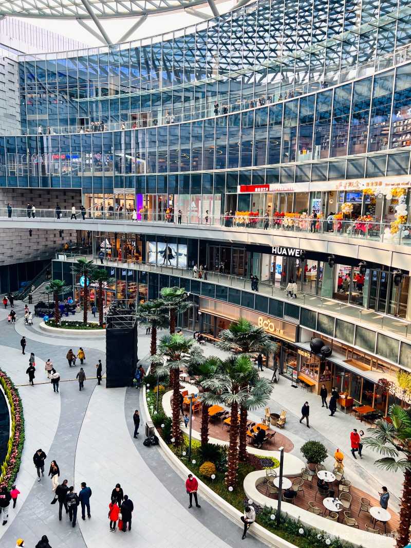 南京首个室内玻璃栈道就在新开江北虹悦城