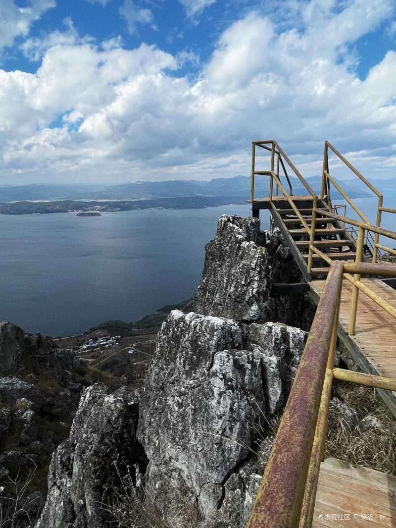 撫仙湖最佳觀景點大黑山雷打石棧道