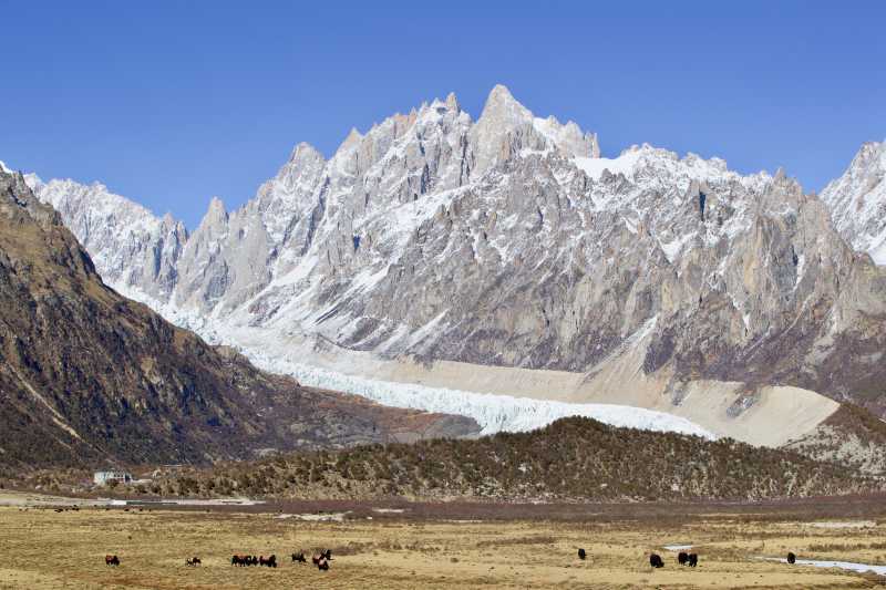 西藏最美冰川布加雪山