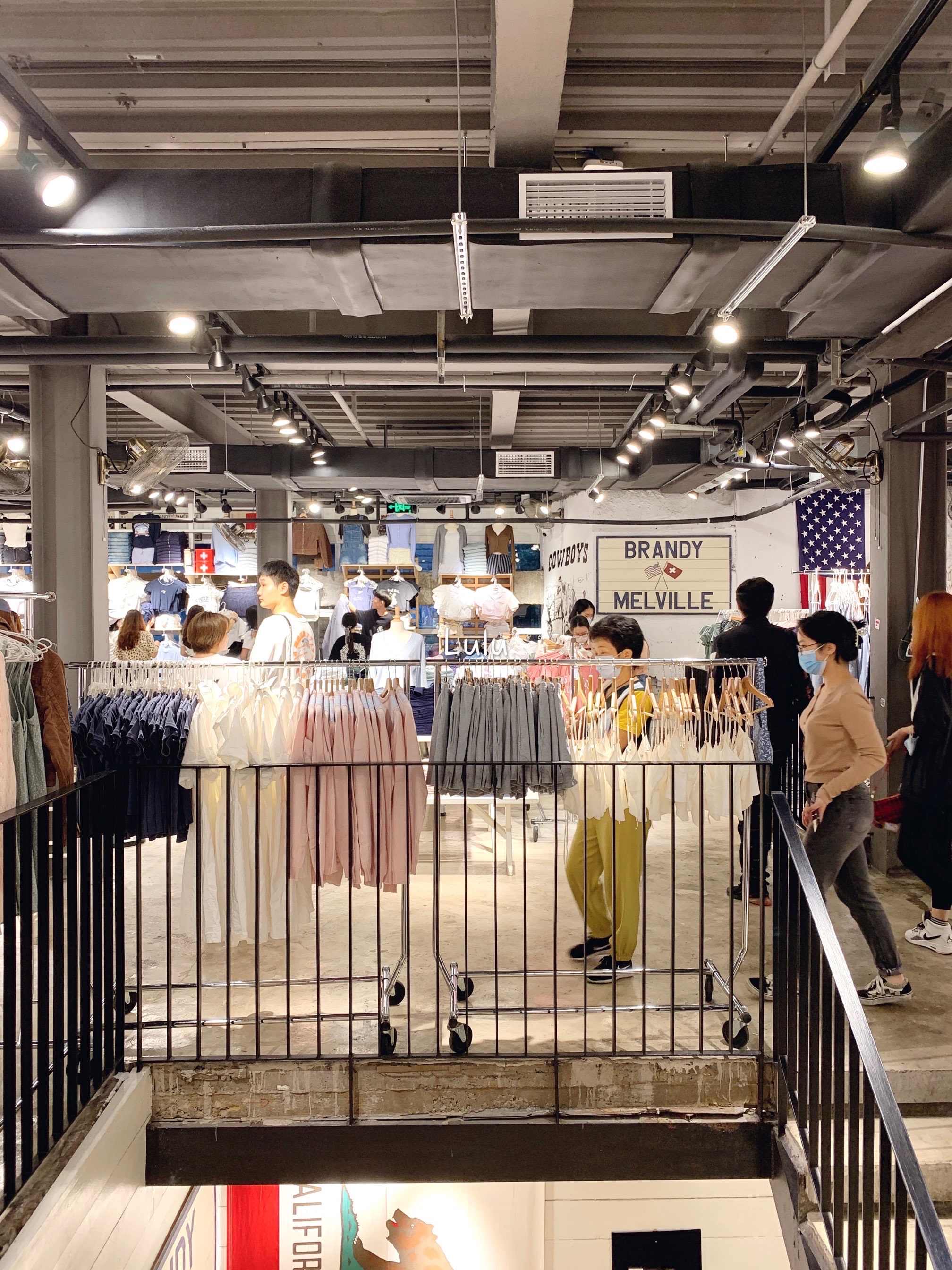 上海Brandy Melville购物攻略,Brandy Melville物中心/地址/电话/营业时间【携程攻略】