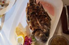 巴尔干之行｜抵达索非亚的晚餐，特色烤鱼