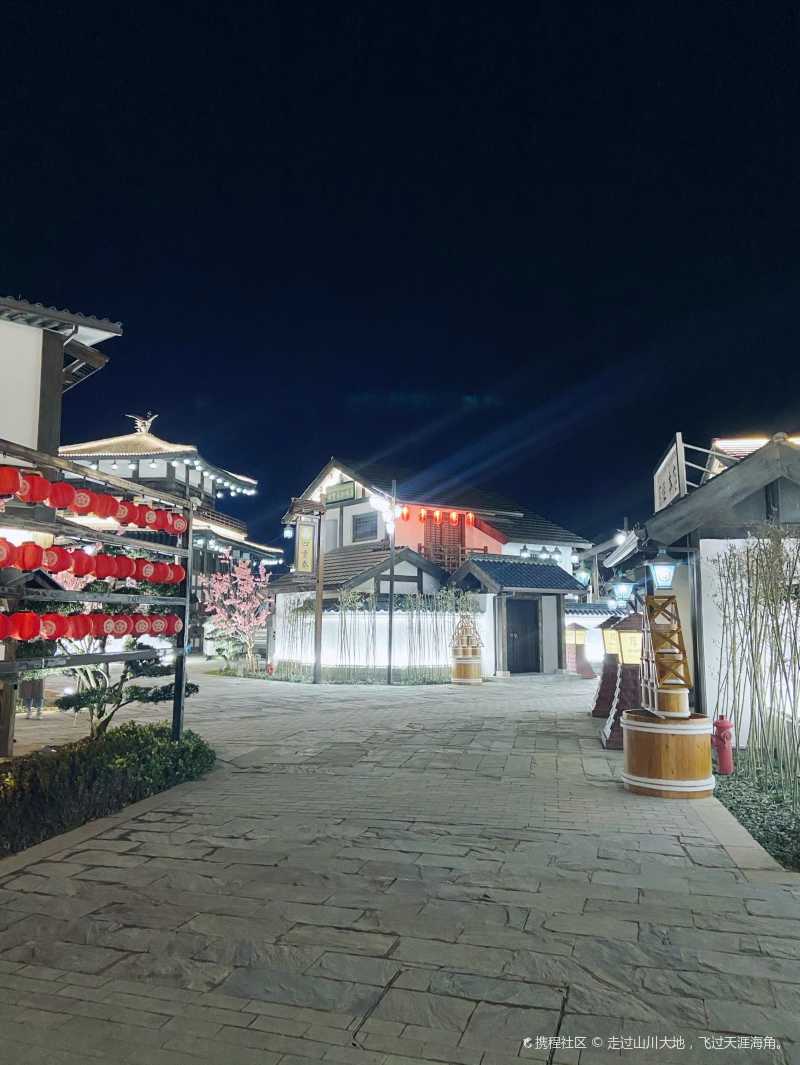 横店影视城广州街夜景像极了异国的哈尔滨