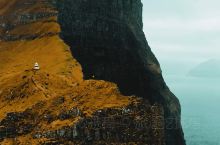 丹麦法罗群岛，不负「世界最佳岛屿」之名  法罗群岛的18座小岛看上去好似以绿宝石拼缀而成，点缀着绵羊