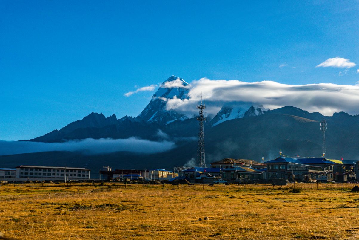 【攜程攻略】亞東卓木拉日雪山景點,卓木拉日雪山,是亞東縣民間傳說的