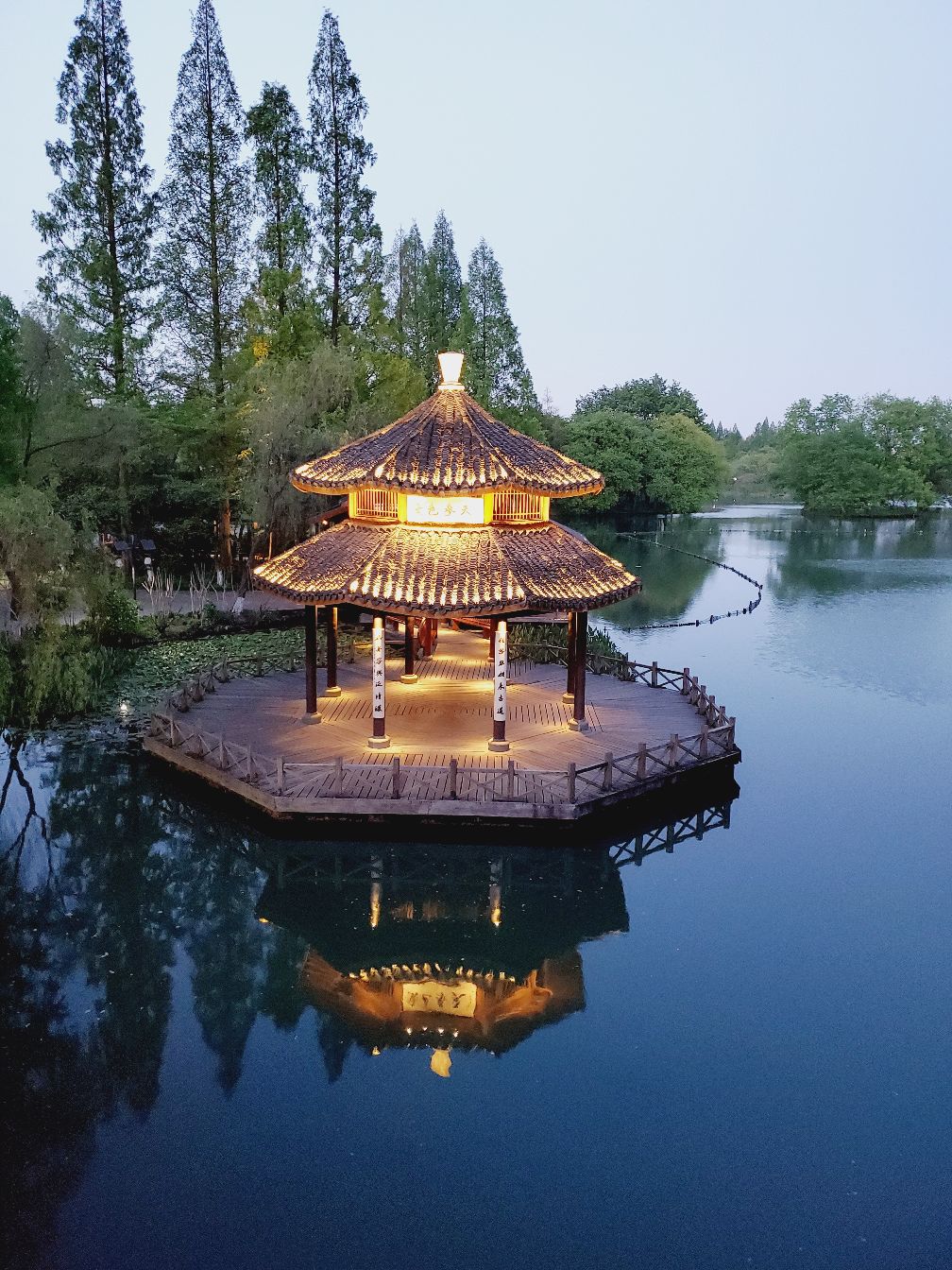 【携程攻略】杭州茅家埠景点,杭州大部分景点围绕着西湖,西湖一年四季