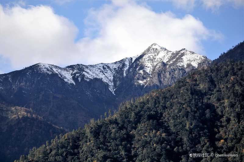 秋那桶峡谷是整个怒江大峡谷精华中的精华部分,原始森林茂密,瀑布众