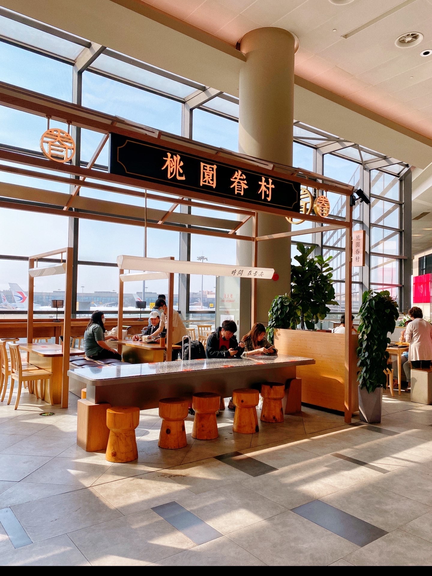 青岛胶东国际机场山航休息室的早餐和午餐-中国国航-飞客网