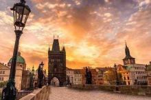 这辈子有机会一定要和爱人一块儿去布拉格，置身于童话般的梦幻世界里 . ​​​