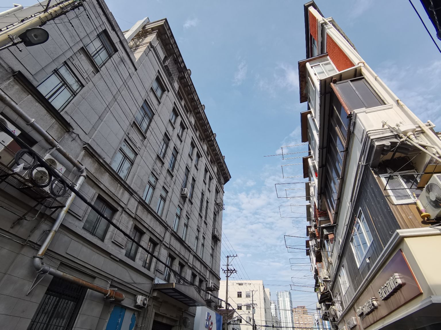 【携程攻略】上海纸片楼景点, 纸片楼在上海宁波路石潭弄的最南端,第