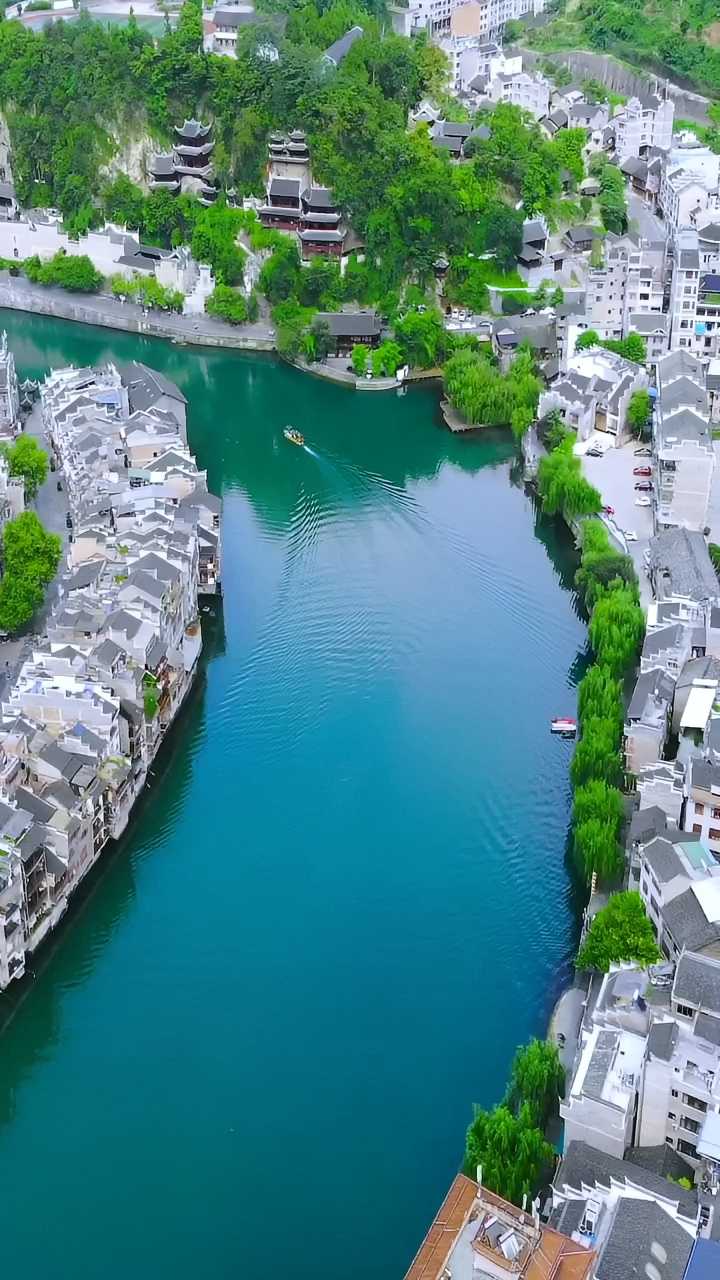 航拍云贵高原上的历史文化名城镇远古镇