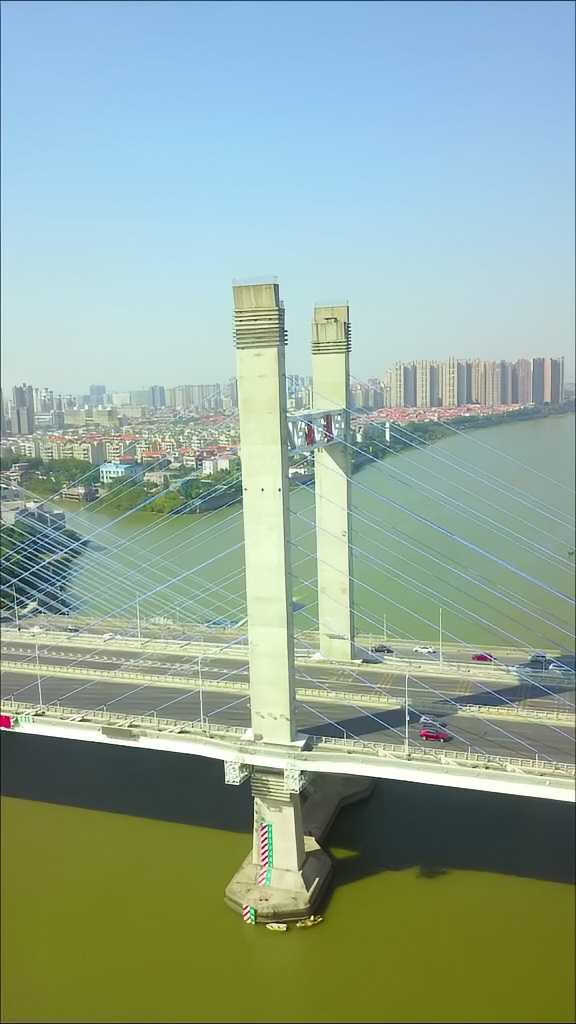 佛山怎么玩 #梦幻旅行地航拍你知道西樵大桥上面的餐厅吗,有两部