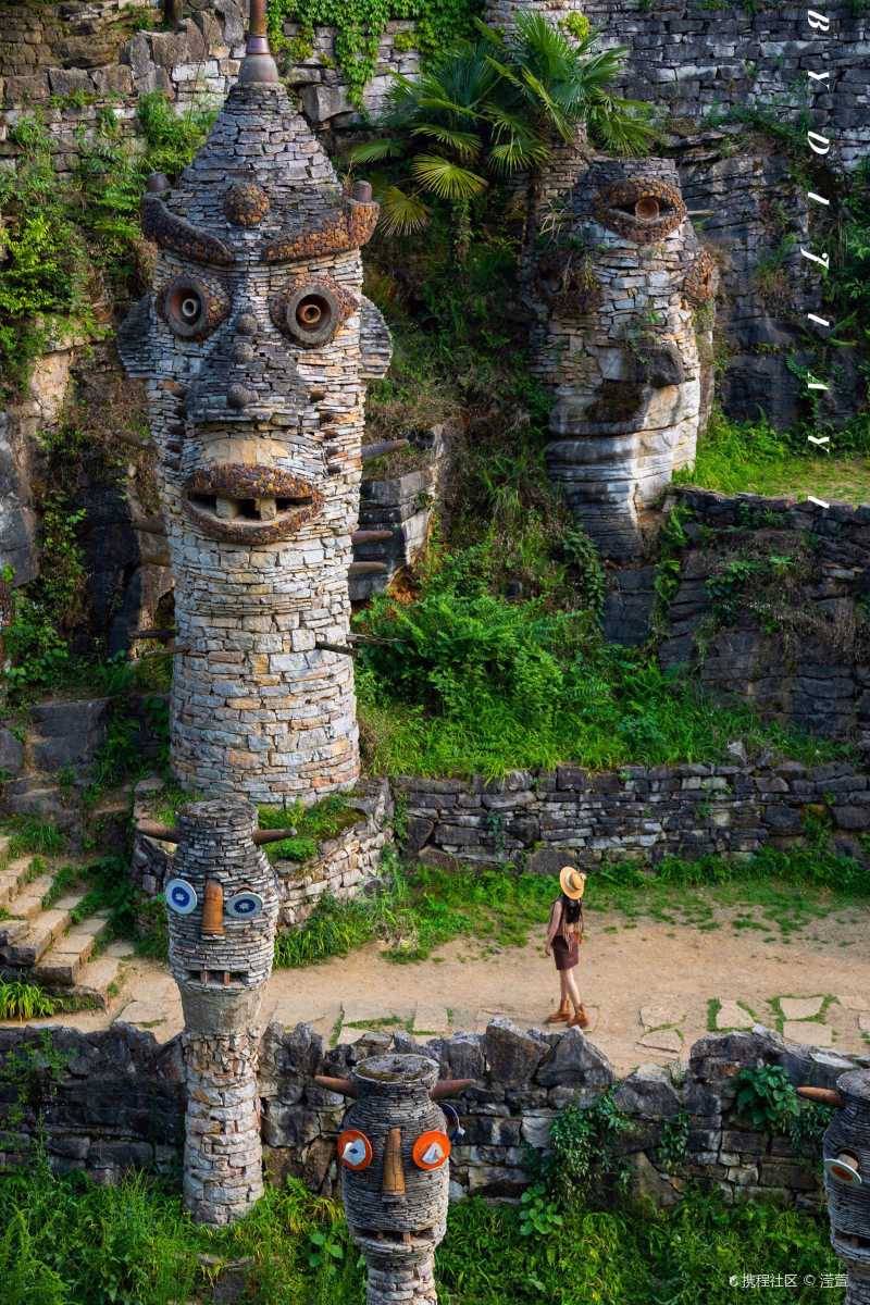 贵阳探秘石头王国夜郎谷