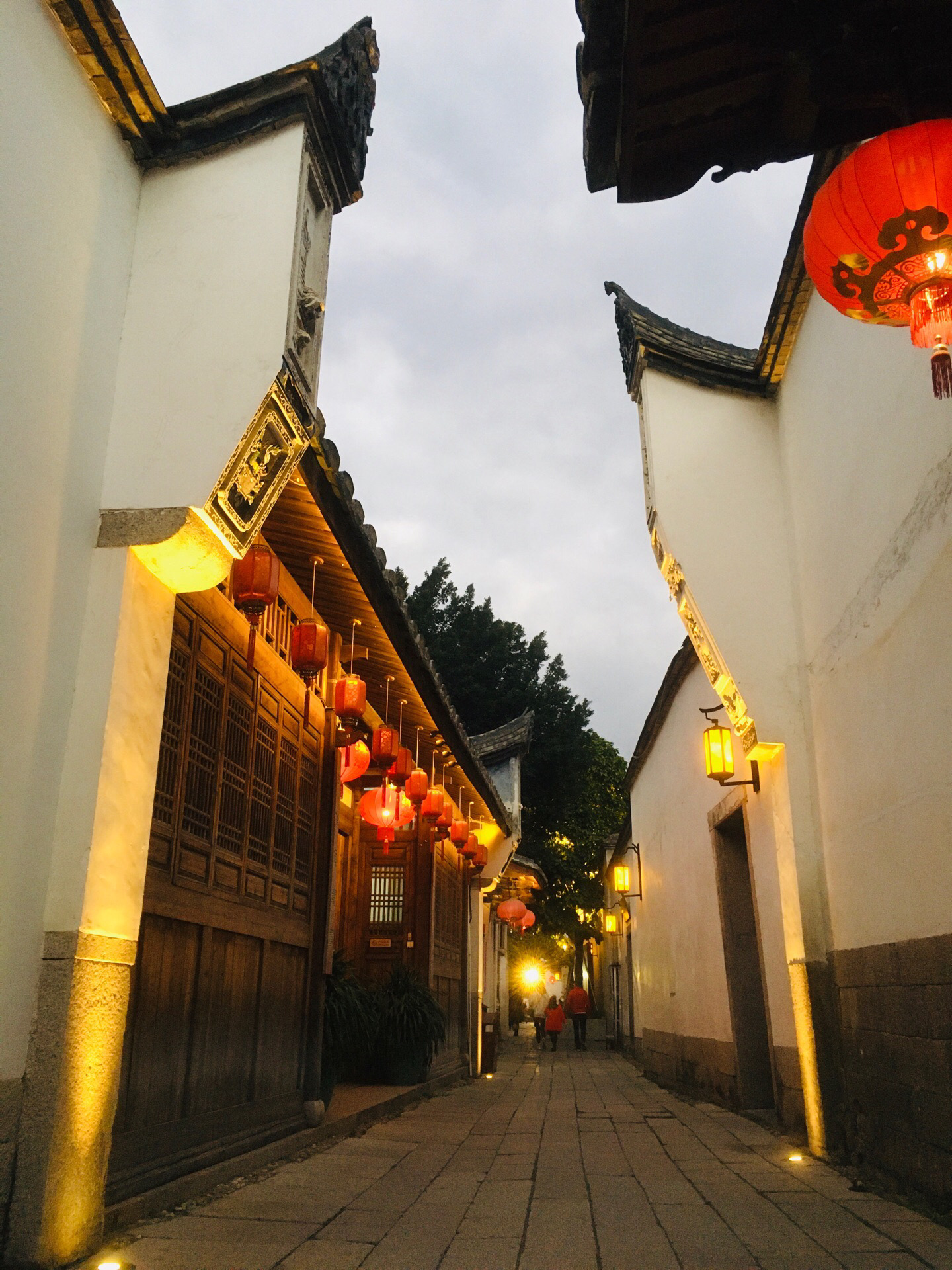 安民巷,福州三坊七巷之一,旧名安民坊.