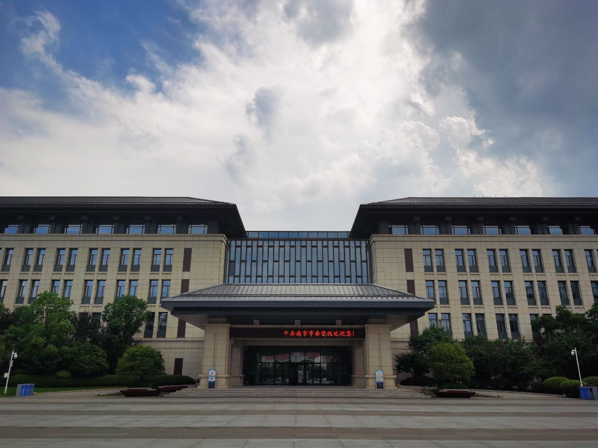 南京市委党校新校区展示中心 3.0分  点评 直线距离1.2km