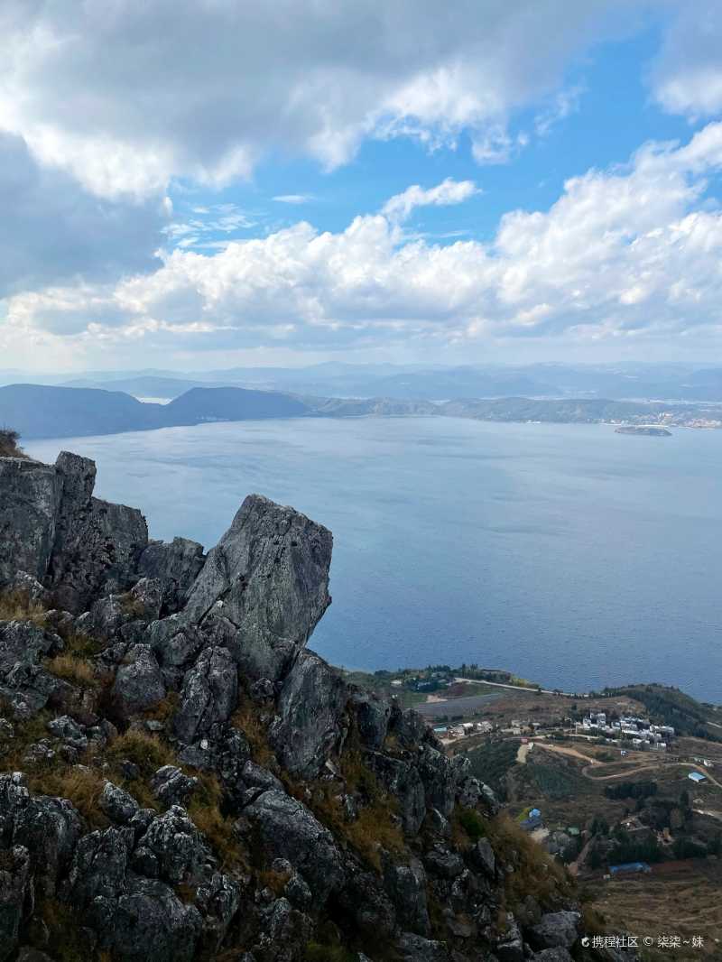 抚仙湖最佳观景点大黑山雷打石栈道