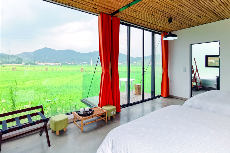 袁夫稻田感受三角木屋之美