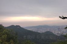 登黔灵山大罗岭山顶俯瞰整个城市风景