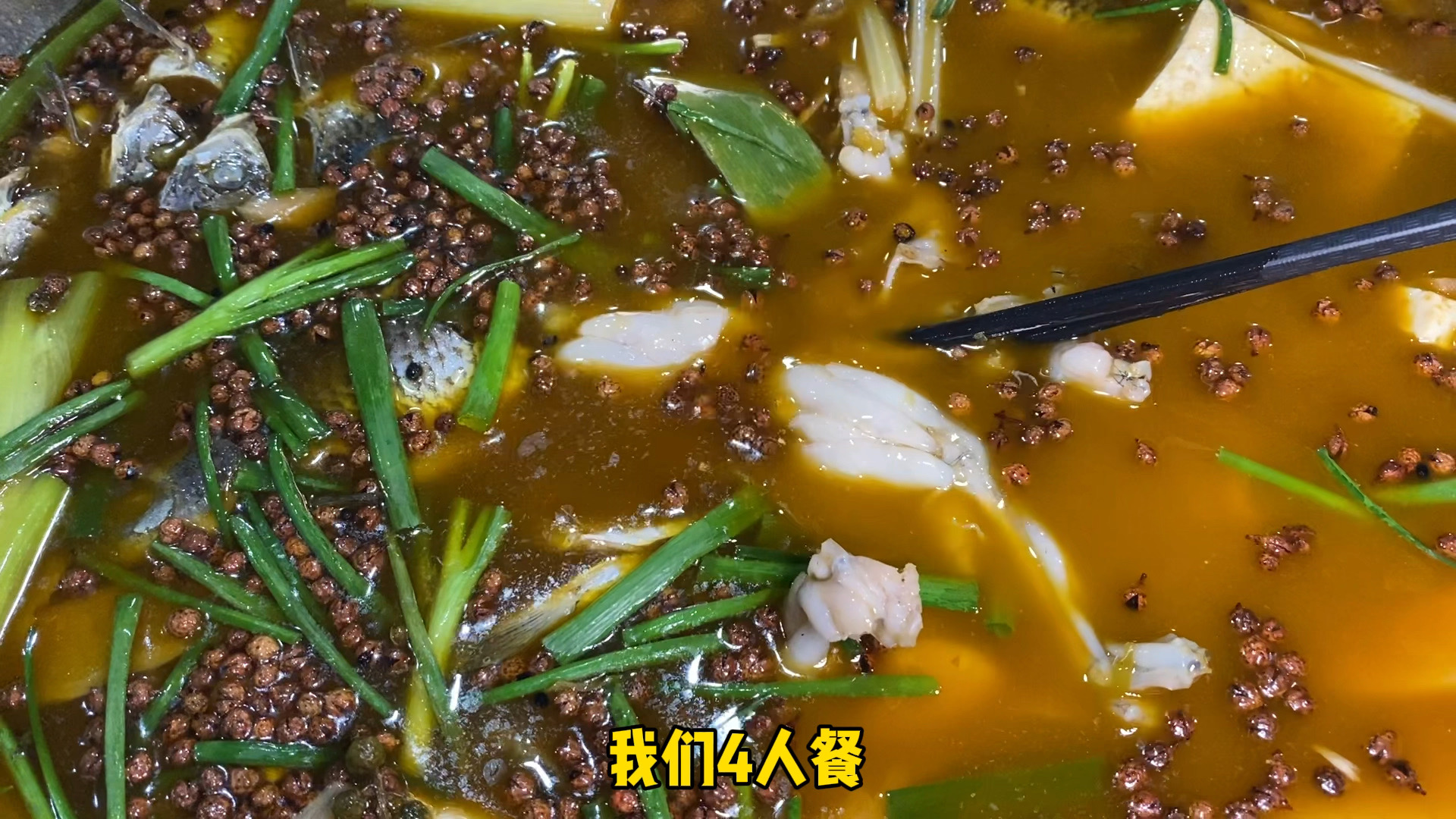 在重庆江北区也可以吃到正宗泡椒土鲫鱼了