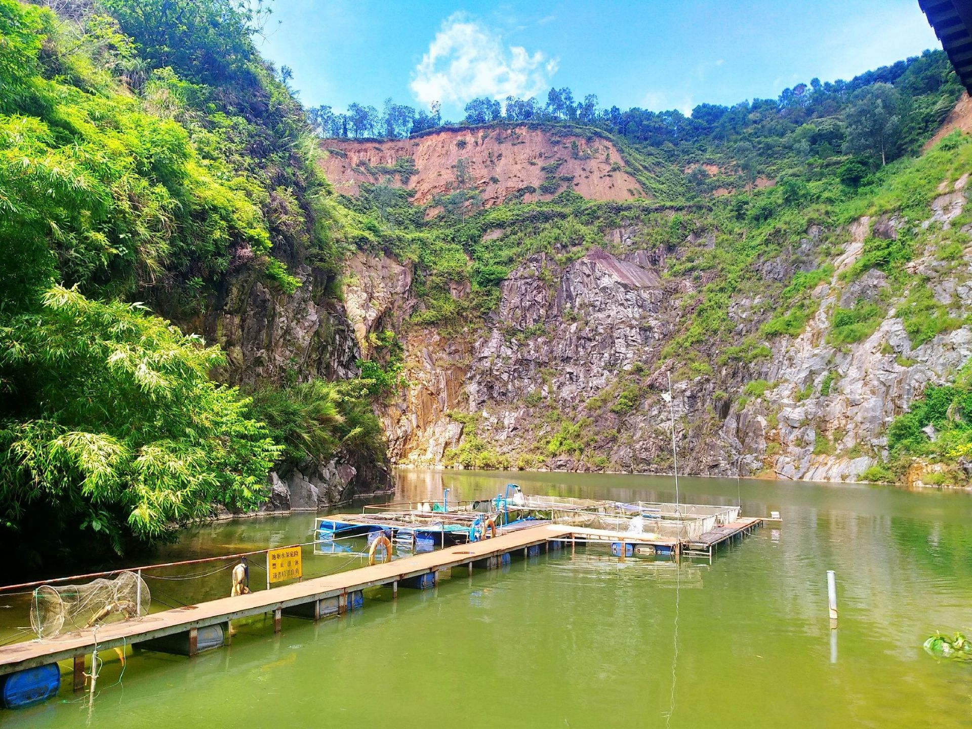 云顶山庄 4.0 分 7条点评 81/人 粤菜 直线距离447m