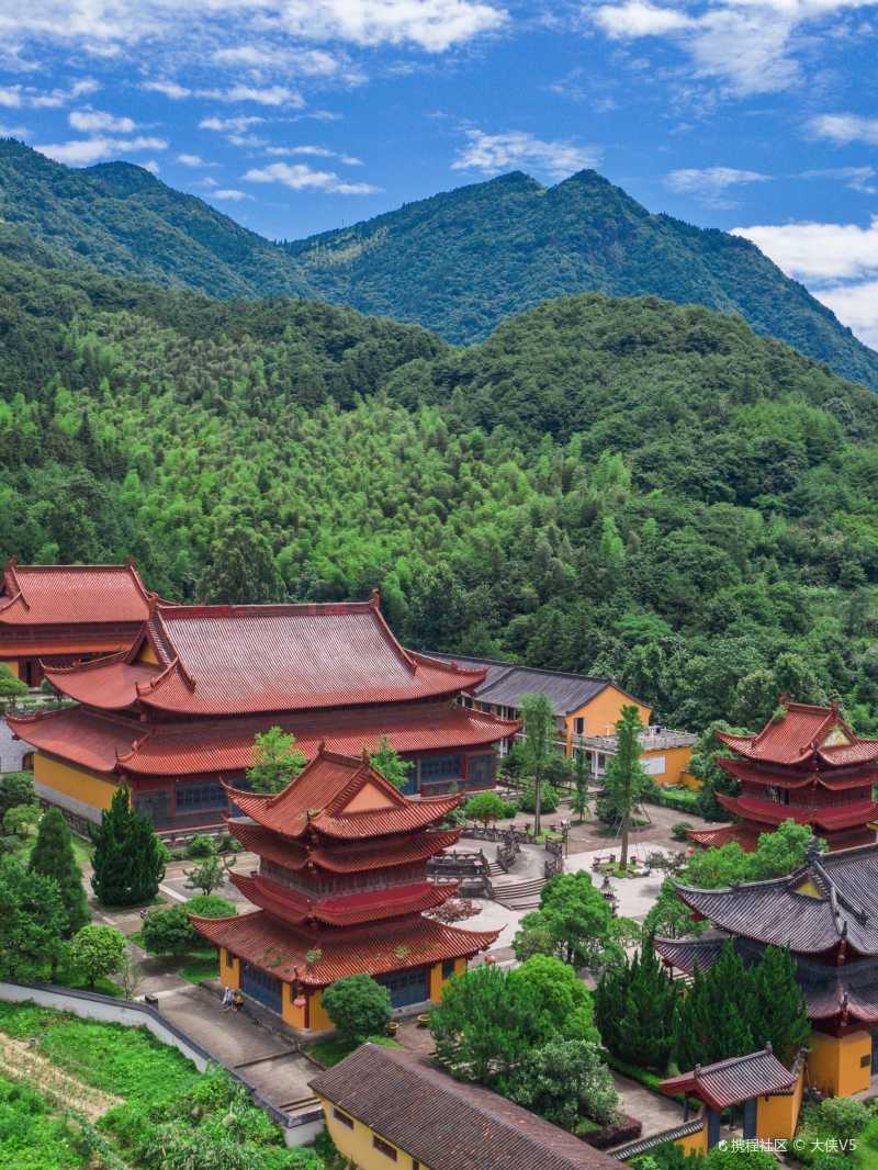 浙江金华黄大仙祖宫,天下黄大仙之总店.黄大仙名初平,东晋咸和三年