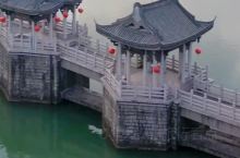 #遇见中国之美 广济桥坐落在广东东部沿海地区潮州古城牌坊街，此处风景优美，风光秀丽，有二十四楼台二十