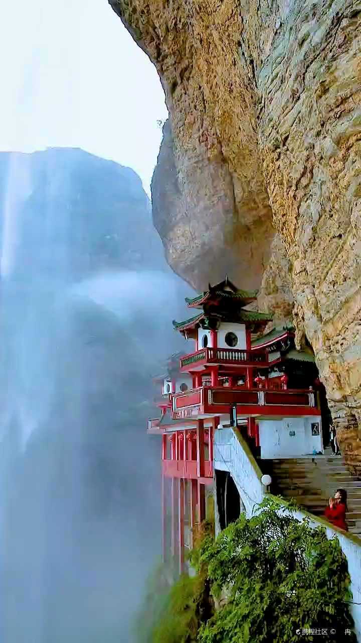 福建平和朝天寺灵通山下有座寺院,建立在巨石之上,这里是福建平