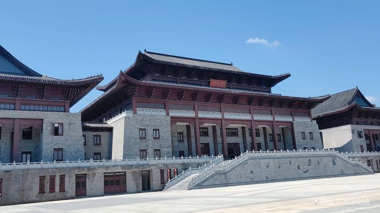 概况 预订 点评 推荐 1/9 崇义博物馆 江西省赣州市崇义县博物馆伪北