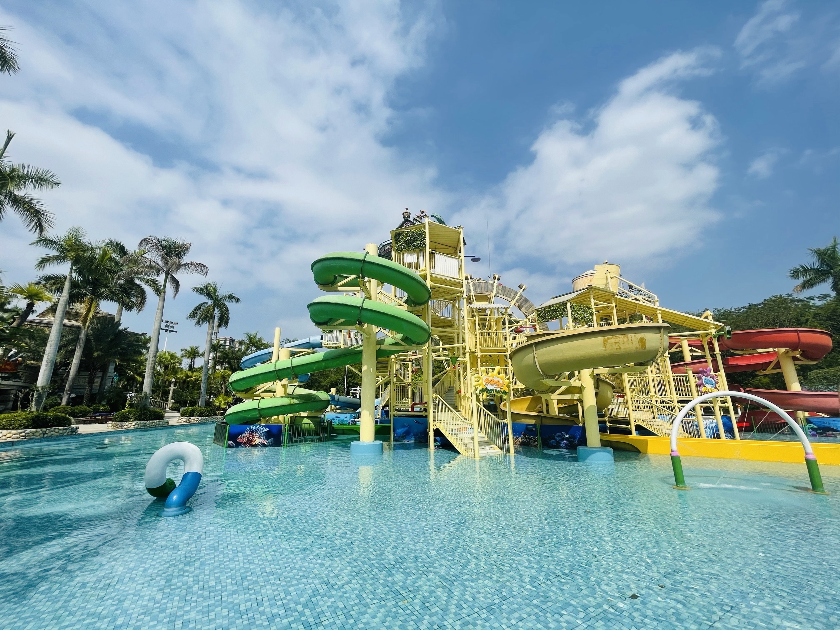 【携程攻略】中山长江水世界景点,今年夏天来早了,4月的广东都可以玩